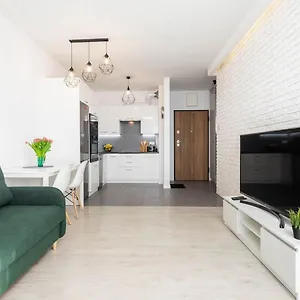 https://pinacolada-lux-suite-mokotw.warsawhotelspoland.com